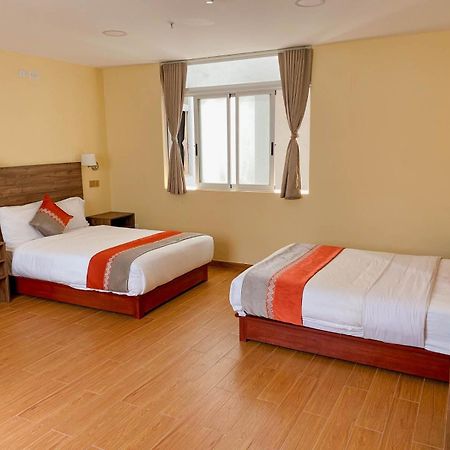 Sm Hotel Plus Лима Екстериор снимка
