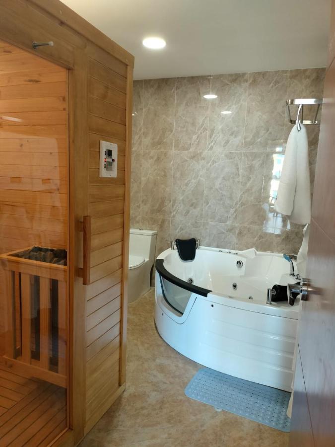 Sm Hotel Plus Лима Екстериор снимка