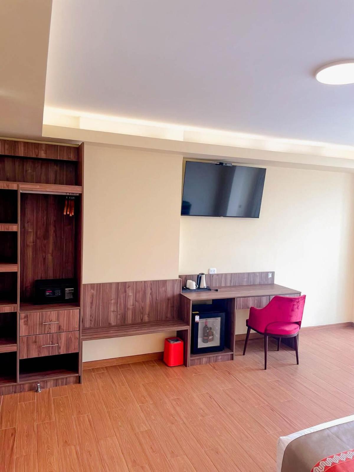 Sm Hotel Plus Лима Екстериор снимка