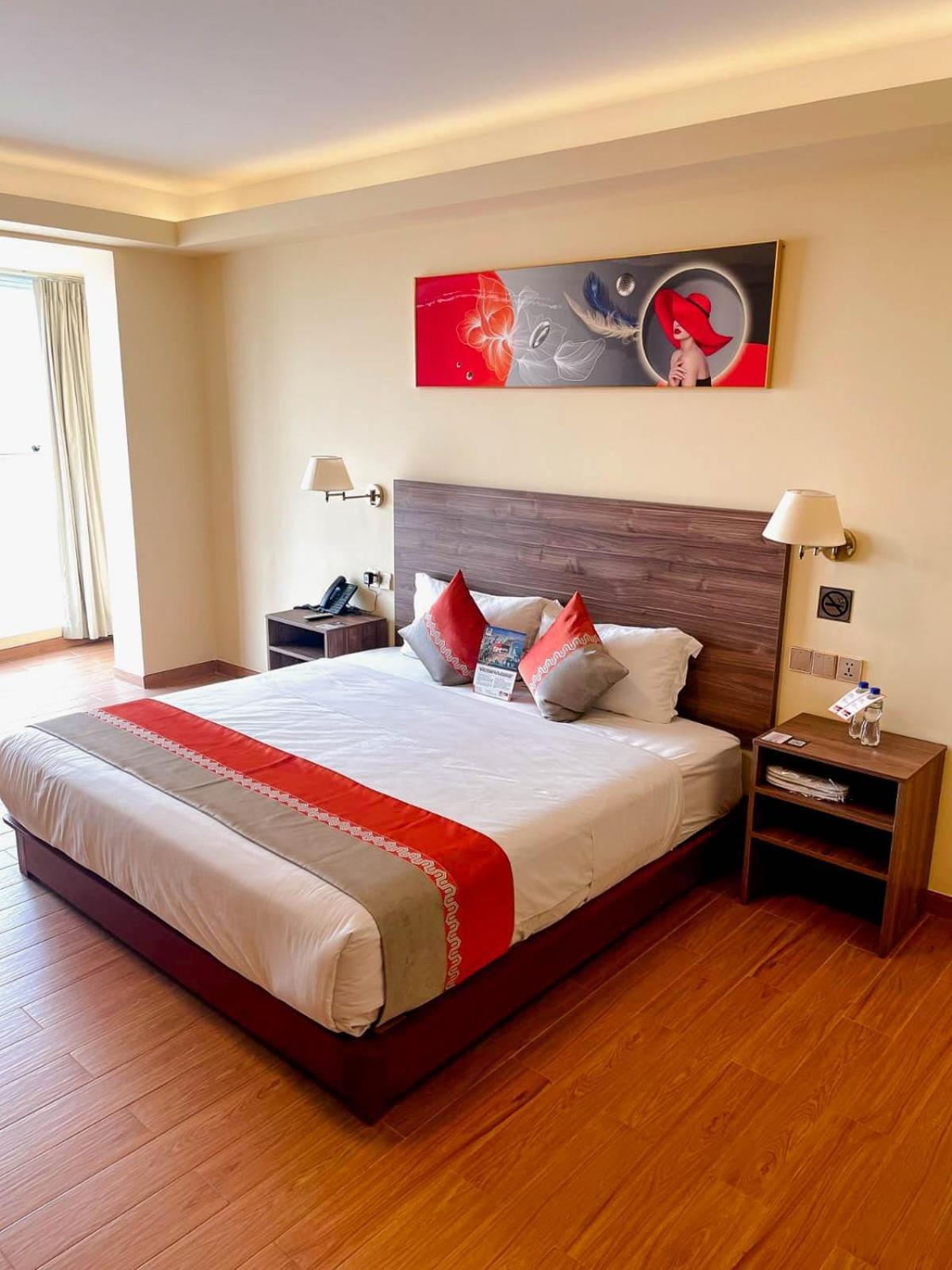Sm Hotel Plus Лима Екстериор снимка